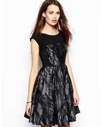 Черное кружевное коктейльное платье от French Connection