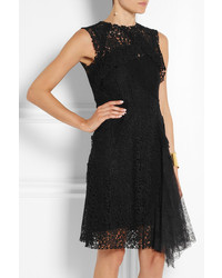 Черное кружевное коктейльное платье от Nina Ricci