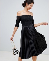 Черное кружевное платье-миди со складками от Chi Chi London