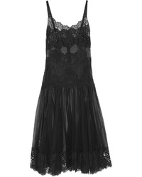 Черное кружевное платье-миди от Dolce & Gabbana
