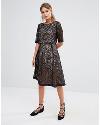 Черное кружевное платье-миди от Oasis