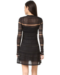 Черное кружевное платье с геометрическим рисунком от MCQ