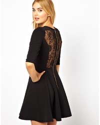 Черное кружевное платье с плиссированной юбкой от Closet