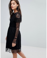 Черное кружевное платье с пышной юбкой с рюшами от Warehouse