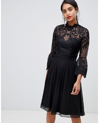 Черное кружевное платье с пышной юбкой от Chi Chi London