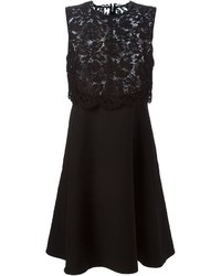 Черное кружевное платье с пышной юбкой от Valentino