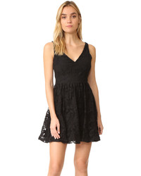 Черное кружевное платье от BB Dakota