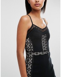 Черное кружевное платье от Oasis