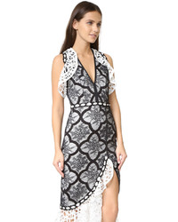 Черное кружевное платье от Alexis