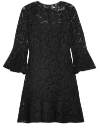 Черное кружевное платье от Valentino