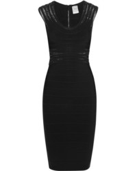 Черное облегающее платье с украшением от Herve Leger