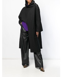 Черное пальто-накидка от Alberta Ferretti