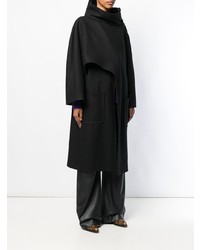Черное пальто-накидка от Alberta Ferretti