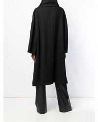 Черное пальто-накидка от Alberta Ferretti