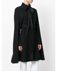 Черное пальто-накидка от Ann Demeulemeester
