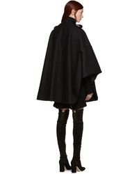 Черное пальто-накидка от Valentino