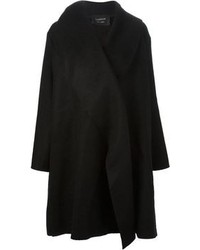 Черное пальто-накидка от Lanvin