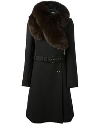 Черное пальто с меховым воротником от Blumarine