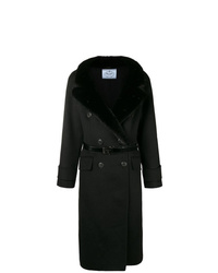 Черное пальто с меховым воротником от Prada