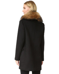 Черное пальто с меховым воротником от Doma