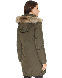 Женское черное пальто от Woolrich