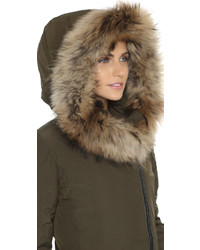 Женское черное пальто от Woolrich