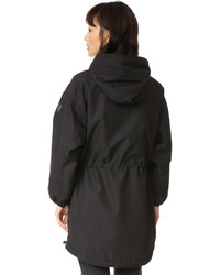 Женское черное пальто от Belstaff