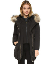 Женское черное пальто от Woolrich