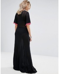 Черное платье-макси в сеточку с вышивкой от Boohoo