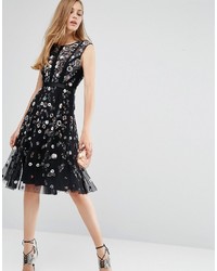 Черное платье-миди с цветочным принтом от Needle & Thread