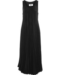 Черное платье-миди со складками