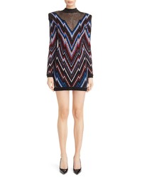 Черное платье прямого кроя с узором зигзаг