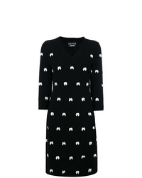 Черное платье прямого кроя с украшением от Boutique Moschino