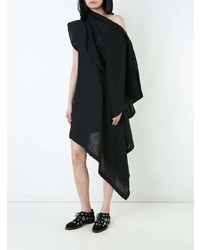 Черное платье прямого кроя от Yohji Yamamoto