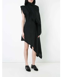 Черное платье прямого кроя от Yohji Yamamoto