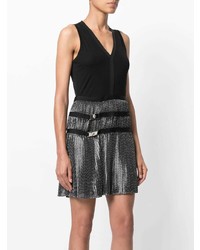 Черное платье прямого кроя от Versus