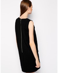 Черное платье прямого кроя от YMC