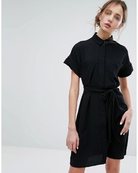 Черное платье-рубашка от Monki