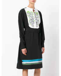 Черное платье с вышивкой от Tomas Maier