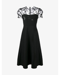 Черное платье с пайетками с украшением от Valentino