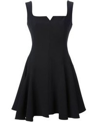 Черное платье с плиссированной юбкой от Alexander McQueen