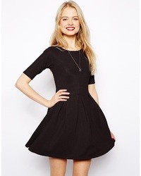 Черное платье с плиссированной юбкой от Asos