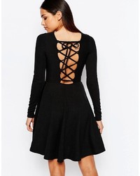 Черное платье с плиссированной юбкой от Club L