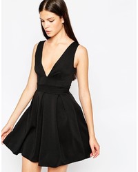 Черное платье с плиссированной юбкой от Oh My Love