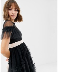 Черное платье с пышной юбкой из фатина от Needle & Thread