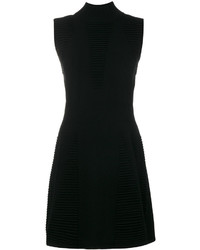 Черное платье с рельефным рисунком от Versace