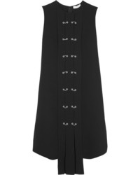 Черное платье с украшением от J.W.Anderson