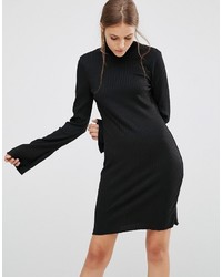 Черное платье-свитер от Minimum