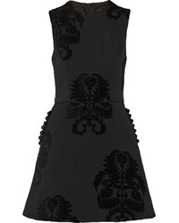 Черное платье-футляр из парчи от Simone Rocha