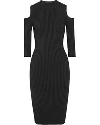 Черное платье-футляр с вырезом от Maje